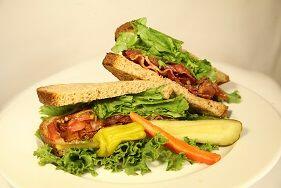 B.L.T. (526 cal)